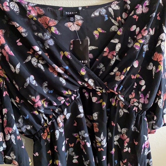 Torrid Butterfly Tunic Top. Torrid Size 00. - Picture 2 of 4